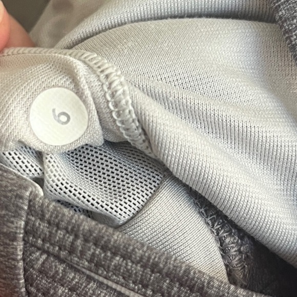 Lululemon Nouveau Limits Tank Size 6 - Picture 6 of 6